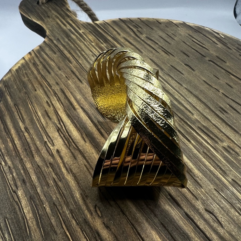 Golden Color Metal Cuff Bracelet Twisted Design Fashion Jewelry Unique Plated